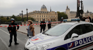 Un hombre asesinó a cuchillazos a cuatro oficiales en la sede central de la policía de París