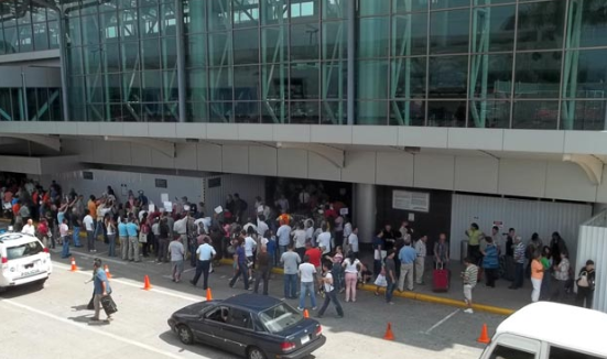 Cinco personas permanecen en Hospital de Alajuela tras ser impactadas por un rayo en el Aeropuerto Juan Santamaría