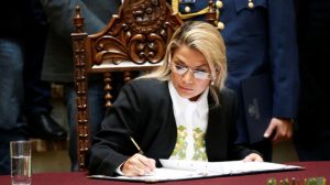 La presidente interina de Bolivia promulgó la ley que convoca a nuevas elecciones generales