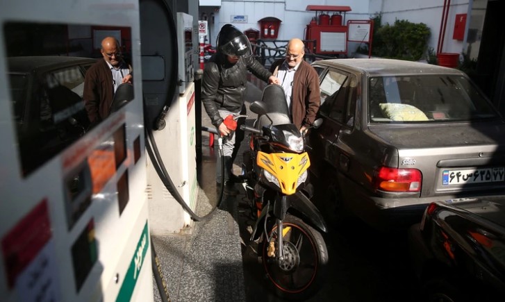 Protestas en Irán por el alza del 300 por ciento del precio del combustible