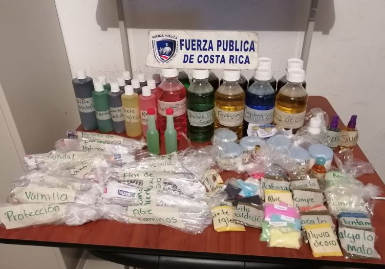 Policía decomisa en Peñas Blancas cargamento de productos para aparente brujería