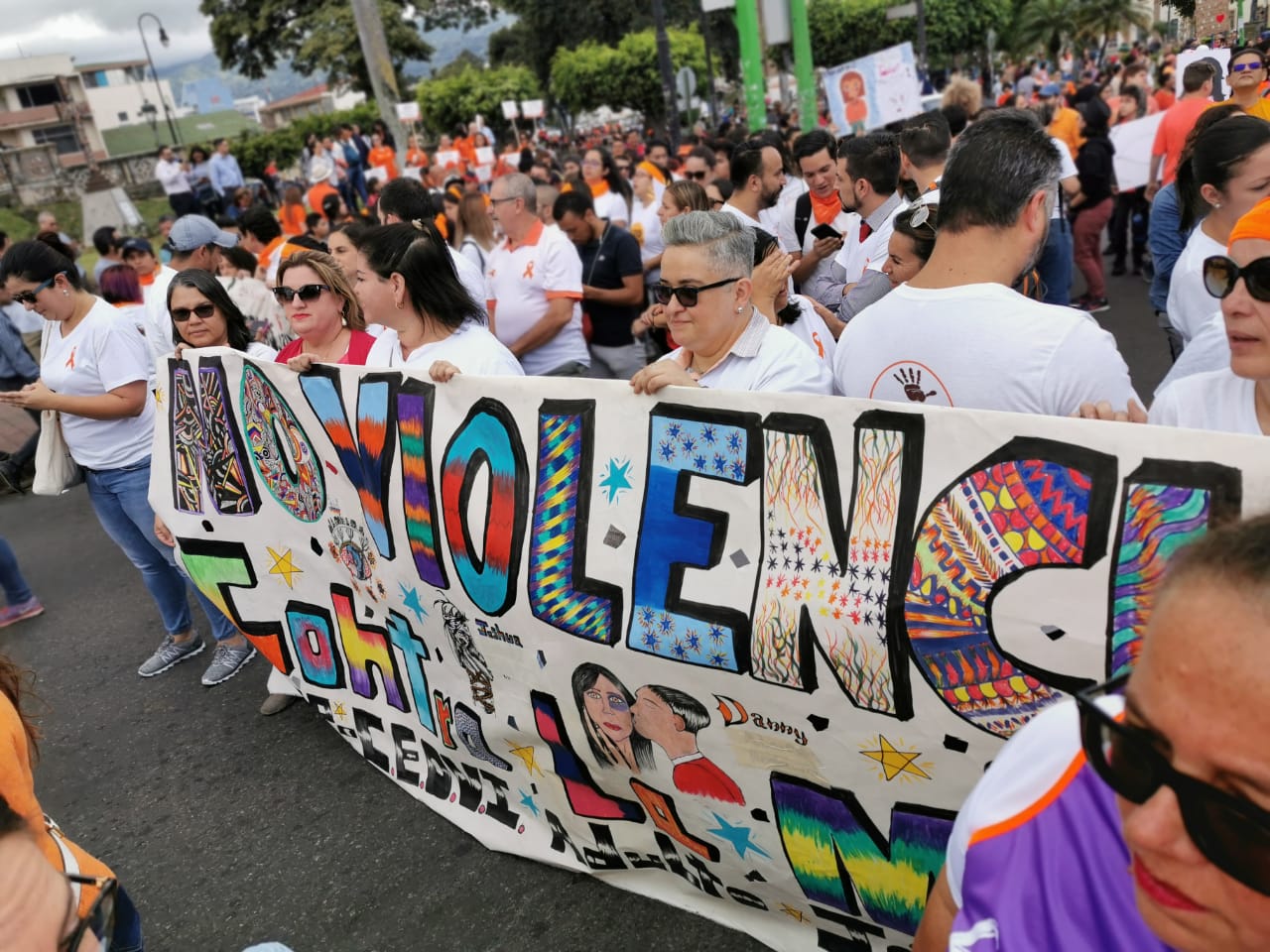 Cientos de personas se manifiestan en San José para pedir un alto al machismo
