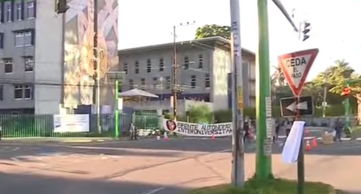 Universitarios recurren a nuevos bloqueos como protesta por presupuesto del 2020