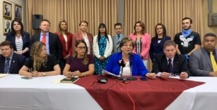 Diputados ‘provida’ tomarían acciones si Carlos Alvarado firma norma sobre aborto terapéutico