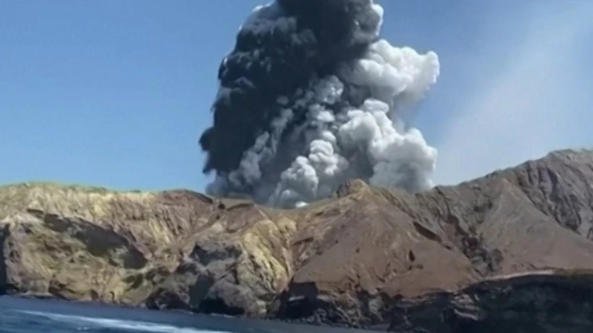 Se elevó a seis el número de muertos por la erupción del volcán en Nueva Zelanda y aún quedan ocho desaparecidos