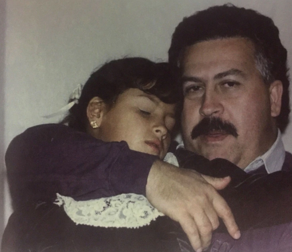 Los excéntricos regalos de Pablo Escobar para Navidad y la leyenda del unicornio que “inventó” para cumplir el deseo de su hija