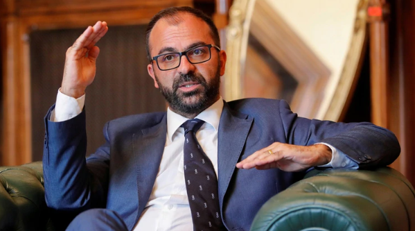 El ministro de Educación de Italia renunció en protesta por su bajo presupuesto