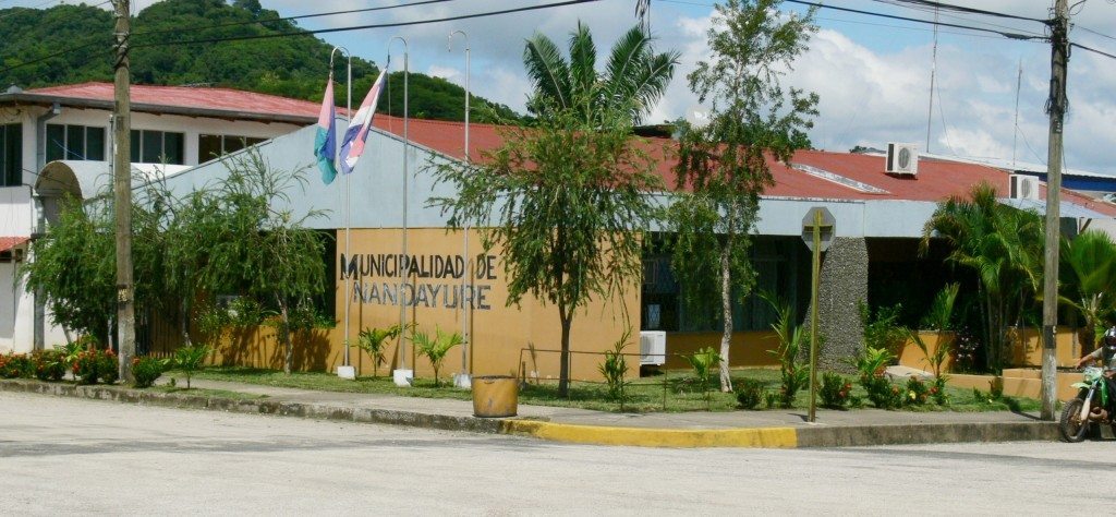 Fiscalía allana Municipalidad de Nandayure por investigación contra alcalde y vicealcalde