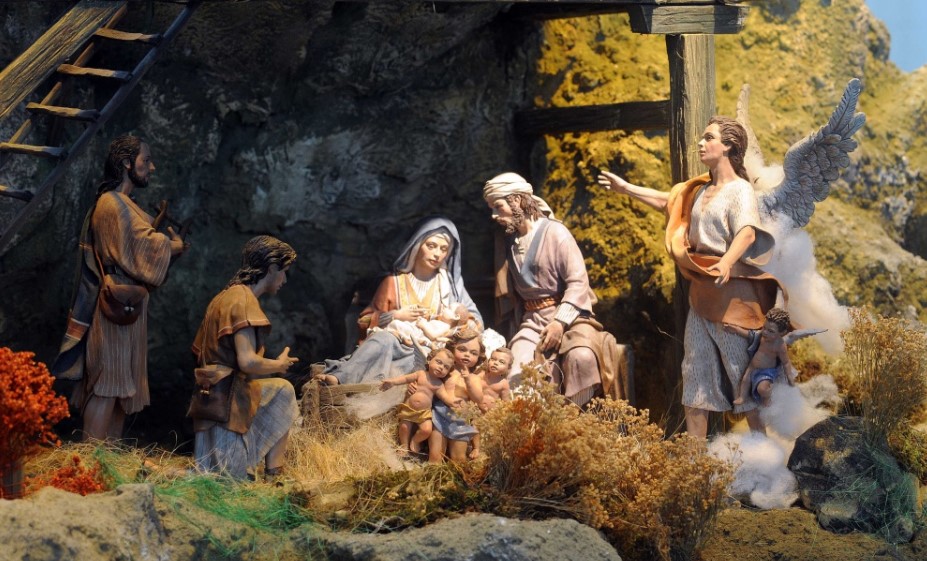 Iglesia Católica llama a dejar atrás materialismo y exaltar la familia en esta Navidad