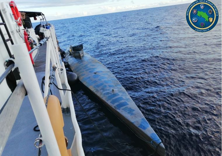 Guardacostas extrajo 2500 litros de diésel de lancha capturada en el Pacífico