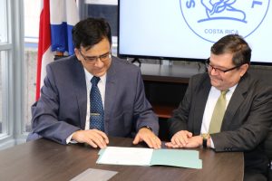 CCSS y SUTEL firman convenio para llevar conectividad a puestos de visita periódica en zonas alejadas del país
