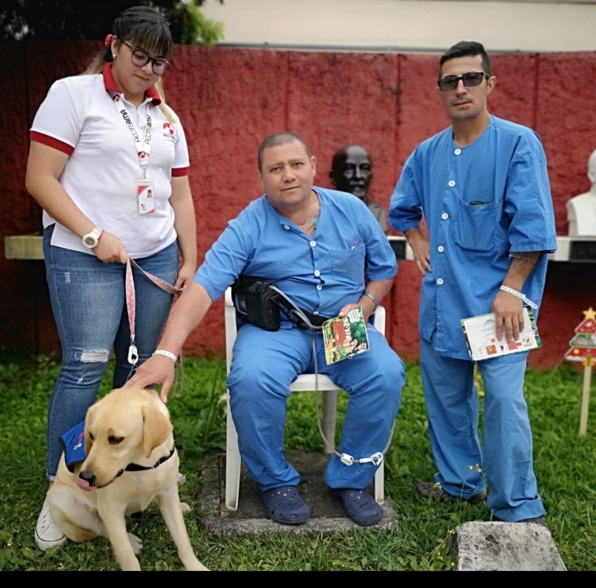 Terapia asistida con perros visitó a los pacientes del Hospital San Juan de Dios
