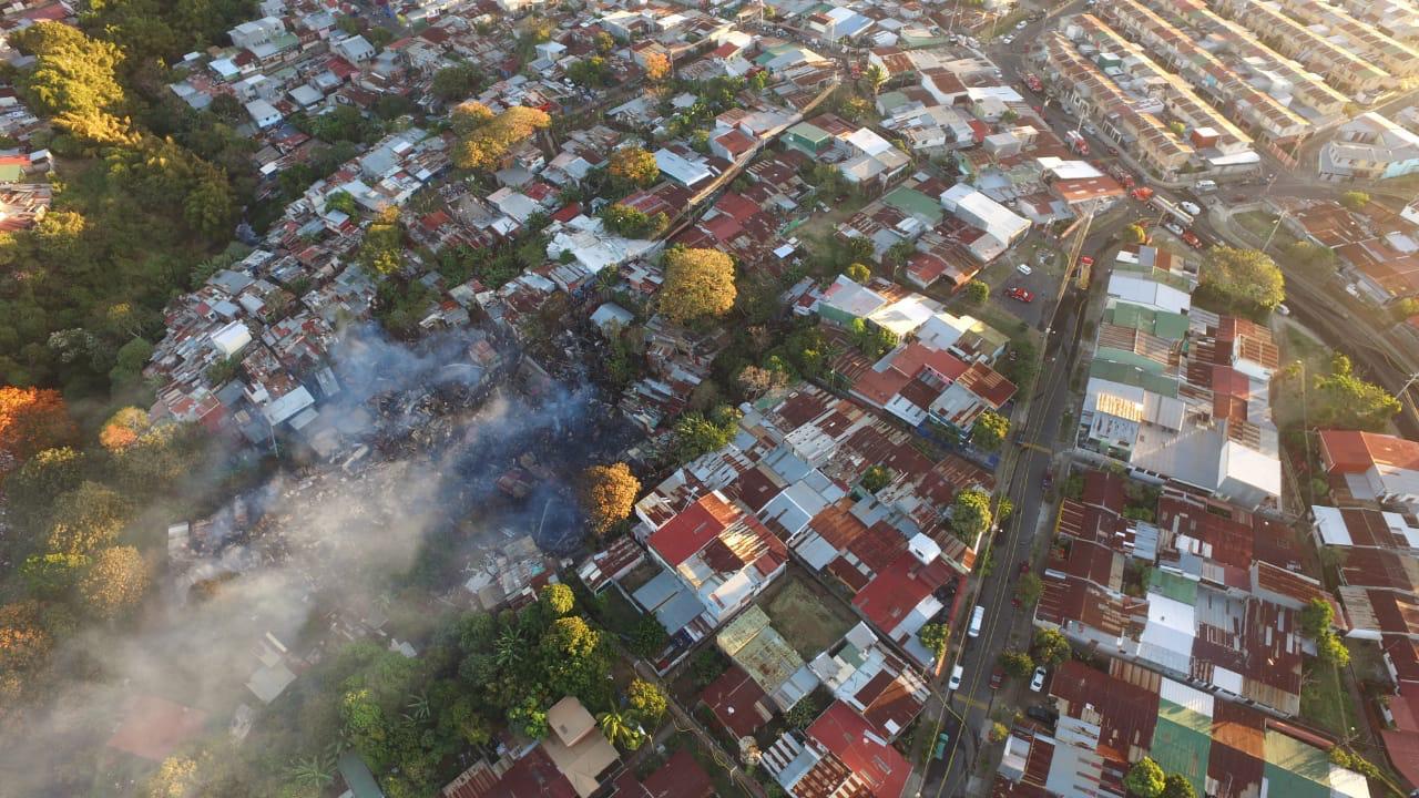 93 personas permanecen albergadas por afectación de incendio en Guararí de Heredia