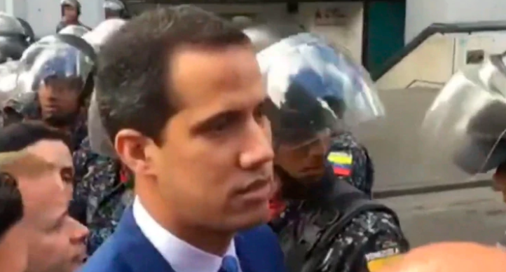 Las fuerzas chavistas intentaron impedir el ingreso de Juan Guaidó al Parlamento