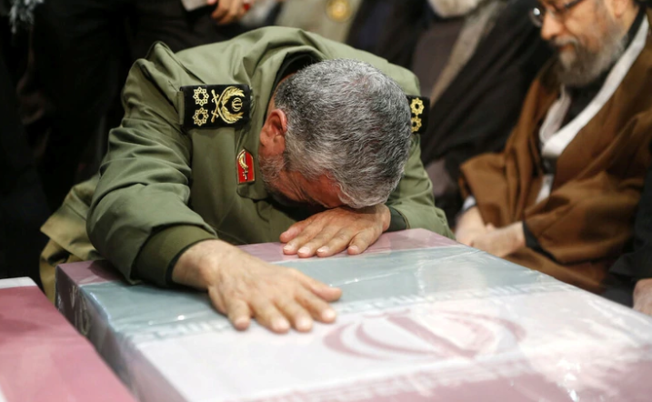 El sucesor de Qassem Soleimani en la Fuerza Quds iraní prometió expulsar a EEUU de la región y dijo que “Alá es el principal vengador”