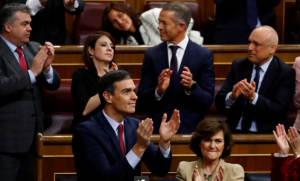 Pedro Sánchez logró ser investido como presidente de España: ganó la votación por dos votos