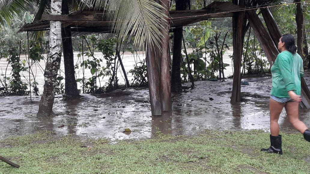 Comisión de Emergencias movilizó más de 50 familias por inundaciones en Matina
