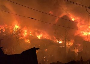 Incendio de gran magnitud en Guararí de Heredia deja al menos 600 personas afectadas