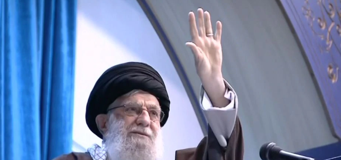 En un inusual sermón, Alí Khamenei criticó a EEUU y Europa y dijo que el derribo del avión ucraniano con un misil fue un “accidente”