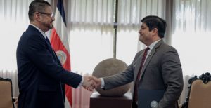Carlos Alvarado respalda cambios en equipo de trabajo del Ministerio de Hacienda