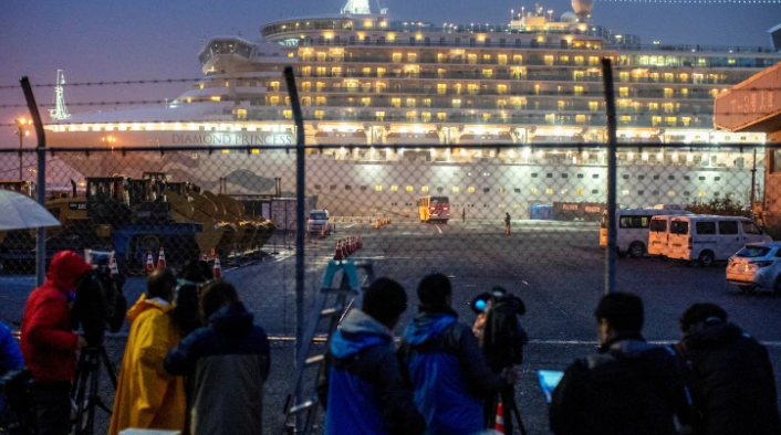 Detectaron otros 99 casos de coronavirus en el crucero que se encuentra en cuarentena en Japón, el segundo foco más grande después de China