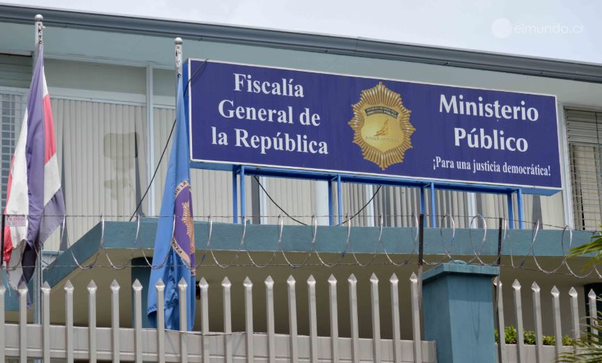 Fiscalía investiga a presidente Alvarado por creación de unidad de datos confidenciales