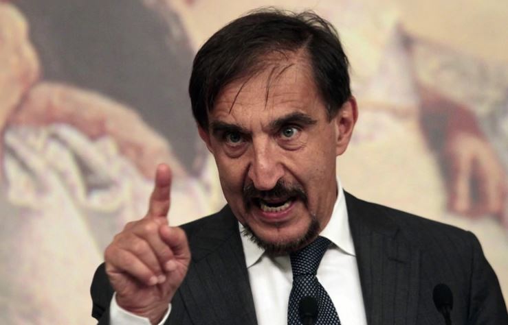 Vicepresidente de Senado italiano recomendó utilizar saludo fascista para evitar contagiarse de coronavirus