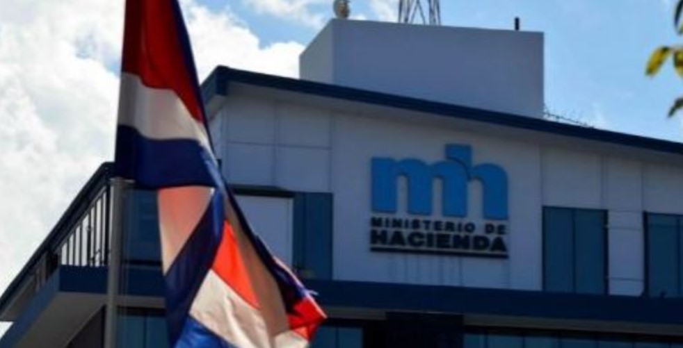 Directores de Tributación y Aduanas renuncian a su puesto tras solicitud de Ministro de Hacienda