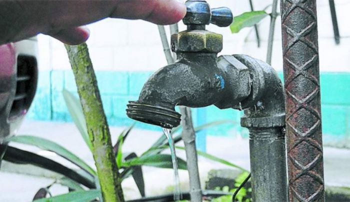 Salud pide al AyA medidas para que la población cuente con agua y aplicar medidas de higiene