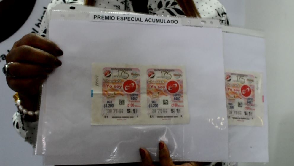 Vecina de Guápiles ganó ¢758 millones con acumulado de lotería nacional