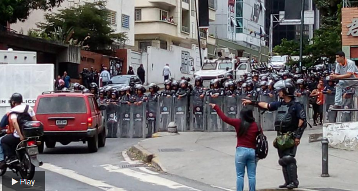 Los venezolanos marchan a la Asamblea Nacional convocados por Juan Guaidó
