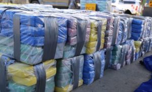 Guardacostas decomisaron 3 toneladas de cocaína a embarcación en Limón