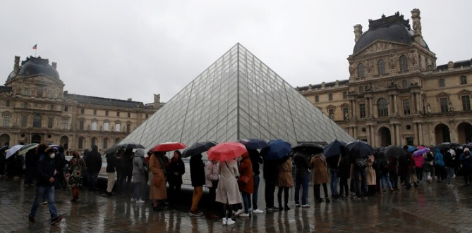 Cerró el Museo del Louvre de París como medida de precaución por el coronavirus