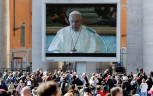 El papa Francisco expresó por video su “cercanía” con los enfermos de coronavirus