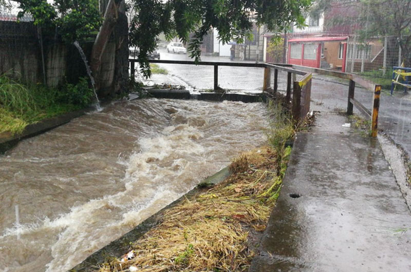 ¡Al fin! Vecinos de Barrio Luján estrenan puentes para evitar inundaciones del río Ocloro