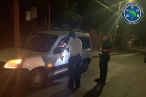 Operativo por restricción vehicular nocturna dejó 182 multas en primeras horas por distintas infracciones