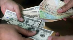 El régimen de Nicolás Maduro subió el salario mínimo en Venezuela: será de 2,33 dólares