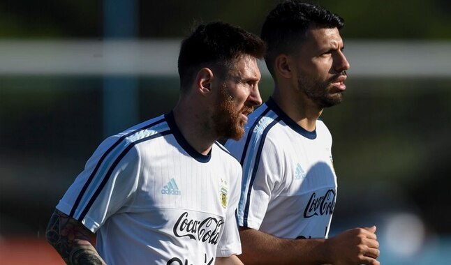 Agüero sobre la posibilidad de que Messi deje Barcelona: “Tuvo la oportunidad y se quedó”