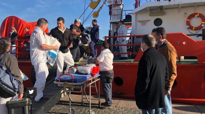 Más de 60 pasajeros del crucero australiano anclado en Uruguay tienen coronavirus