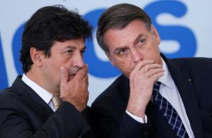 Tensión en Brasil por estrategia contra coronavirus : Jair Bolsonaro despidió a su ministro de Salud