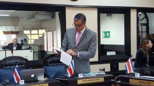 Fiscalía acusa a exdiputado Otto Guevara por supuesta omisión de datos en declaraciones juradas
