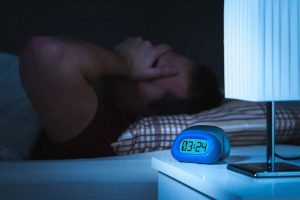 ¿Tiene dificultades para dormir? Análisis del TEC vincula aislamiento social con trastornos del sueño