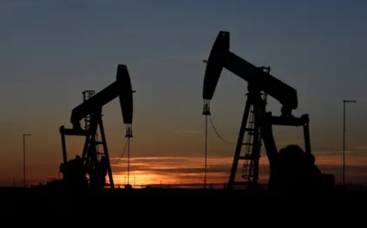 Arabia Saudita sigue bajando su producción de petróleo: recortará un millón más de barriles diarios a partir de junio