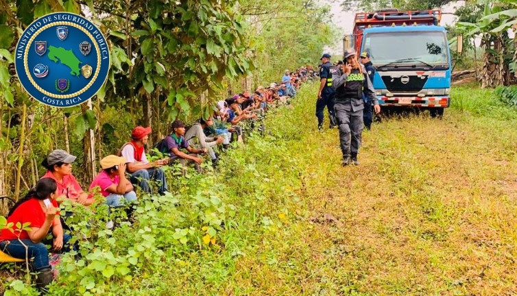 Detienen a 66 extranjeros indocumentados que viajaban en camiones cerca de frontera norte