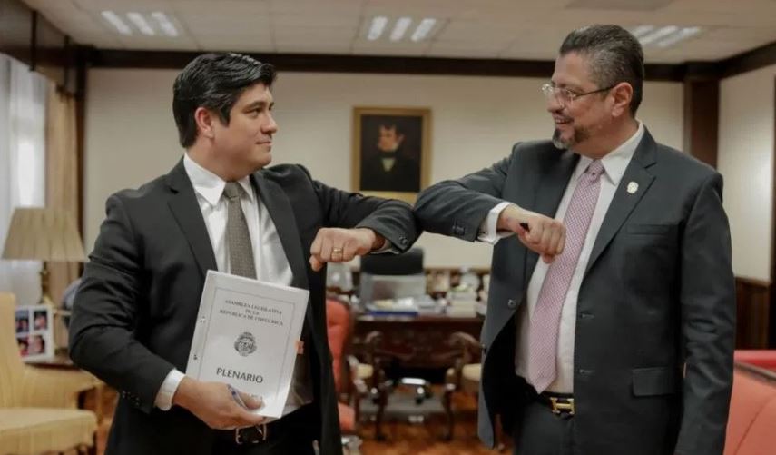 Diputados de oposición critican reiteradas incongruencias entre presidente Alvarado y ministro de Hacienda