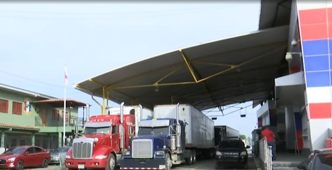 Transportistas panameños mantienen bloqueo en frontera sur pese a acuerdo binacional
