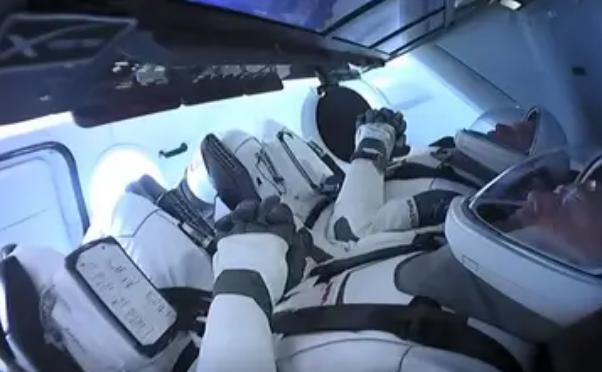 La nave de SpaceX se acopla a la Estación Espacial Internacional