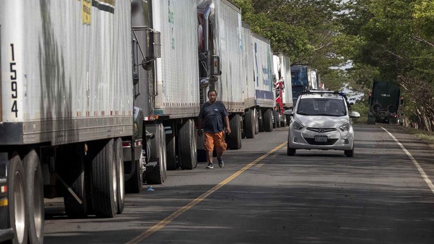 Transportistas extranjeros podrán permanecer cinco días en el país, tras acuerdo con seis países