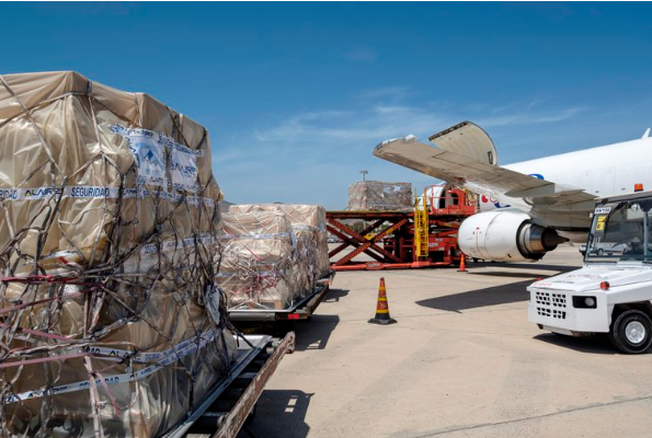 Arribó a Caracas un avión cargado con 94 toneladas de ayuda humanitaria