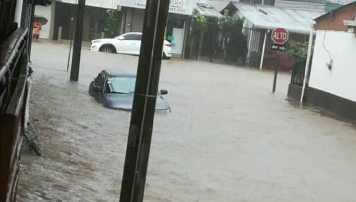 Fuertes lluvias provocaron 44 incidentes por inundaciones en distintas partes del país